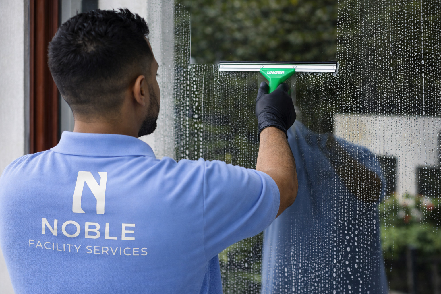 Vitrerie : nettoyage de vitres, vitrines et cloisons vitrées